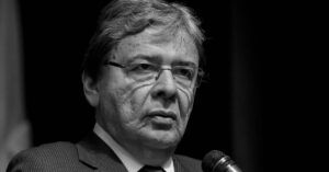 Carlos Holmes Trujillo