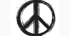  Barış sembolünün merkezindeki dik çizgi, gemiler arasında iletişimi sağlayan sistem olan semaforda "D" harfini, çapraz duran çizgiler ise "N" harfini simgeliyor. "N" ve "D" harfleri İngilizce'de "nuclear" (nükleer) ve "disarmament" (silahsızlanma) kelimelerini temsil etmektedir. 